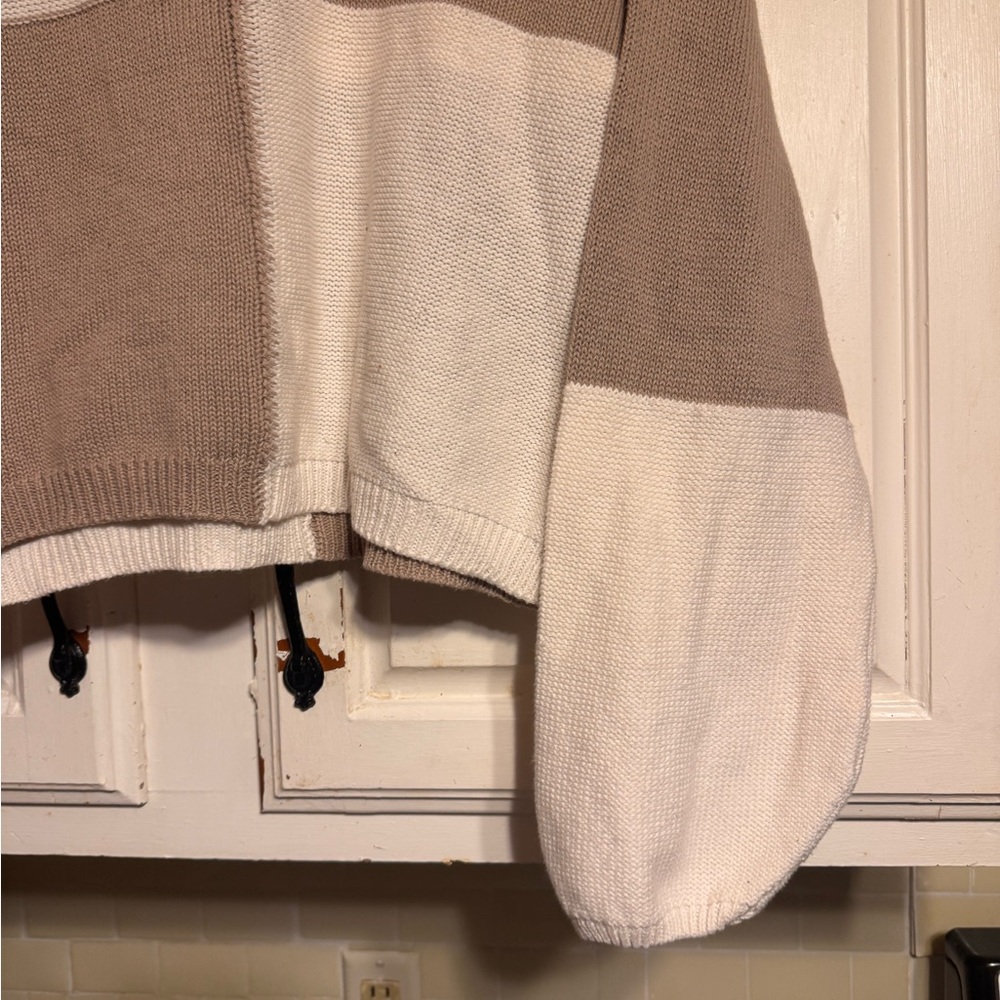 Color Block Sweater - Picture 2 of 4